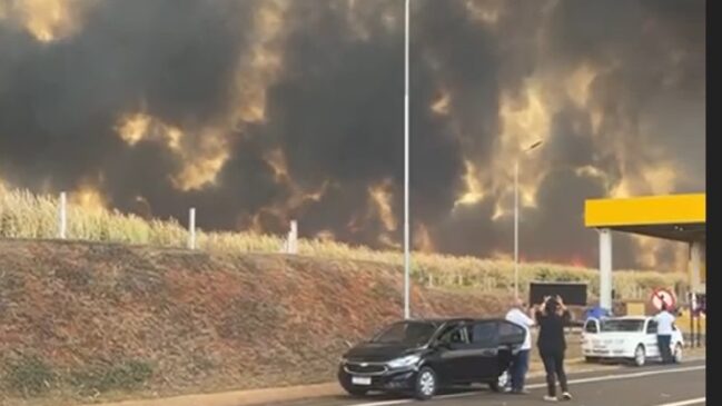 Incêndios dominaram várias cidades do interior de São Paulo e bloquearam rodovias