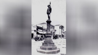 Estátua jovem pajem