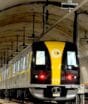 Falha de energia afeta linha 4-Amarela do Metrô e passageiros desembarcam na via