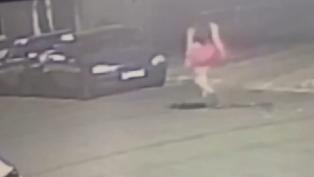 Uma mulher grávida de 7 meses foi abordada na rua, levada à força a um carro e estuprada na manhã deste domingo (4/8), no Jardim Maria Antônia, em Sumaré