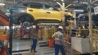 Em junho de 2024, foi iniciado o terceiro turno, com a fábrica chegando a 5.450 empregados