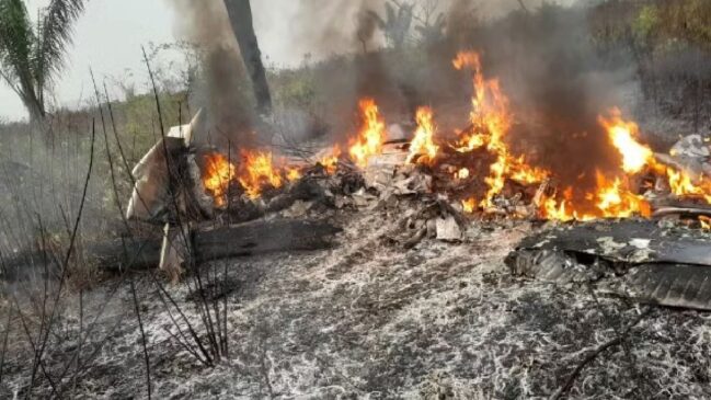 Uma aeronave de pequeno porte caiu na manhã desta quinta-feira (15/8) na zona rural de Apiacás