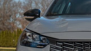 A segunda geração reestilizada nos moldes da versão europeia do 208 deve manter no Brasil variante com motor 1.0 Firefly e turbo T200