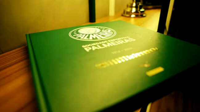 Livro foi nomeado "Sociedade Esportiva Palmeiras 110 Anos de Histórias e Conquistas"