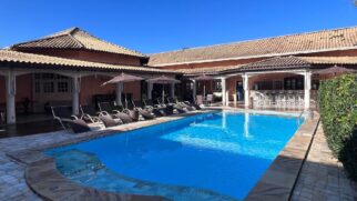 Para quem deseja encontrar uma estadia confortável durante a visita a São Roque, o Hotel Cordialle é uma boa opção