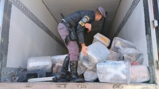 Caminhão lotado de maconha foi parado no km 413 da Raposo Tavares, na altural de Palmital