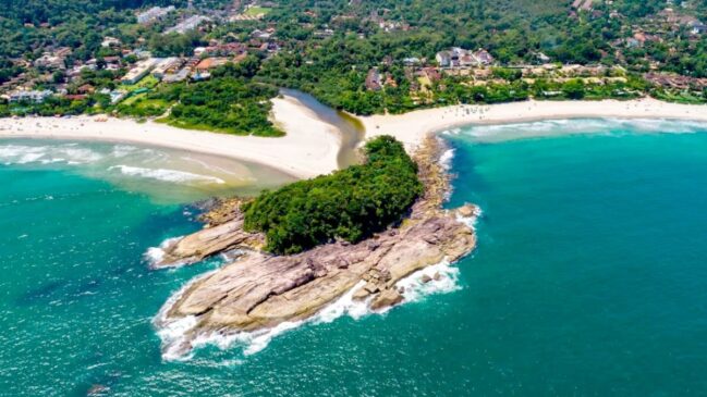 Homem foi encontrado morto na madrugada desta quarta-feira (31/12) na praia de Camburi