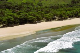 Vista deslumbrante da Praia do Bonete, em Ilhabela, um dos refúgios mais tranquilos do litoral norte de São Paulo.