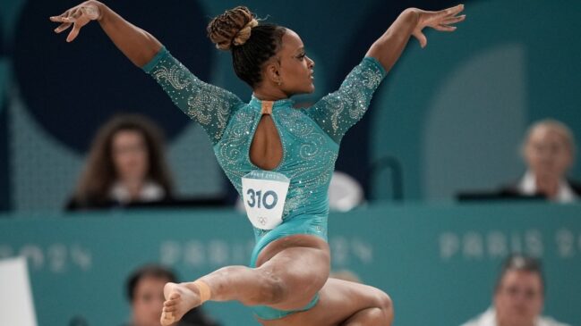 Rebeca Andrade ganhou ouro no solo e se tornou a maior medalhista do País