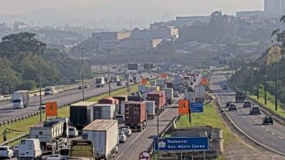 Trânsito congestionado na manhã desta sexta (2)