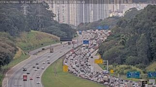 Rodovias têm lentidão de quase uma hora nesta quinta