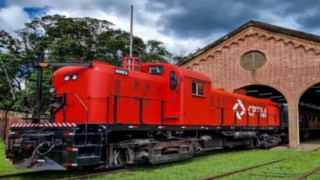 Trem oferece serviços com almoço, bebidas e guia incluso pela vila