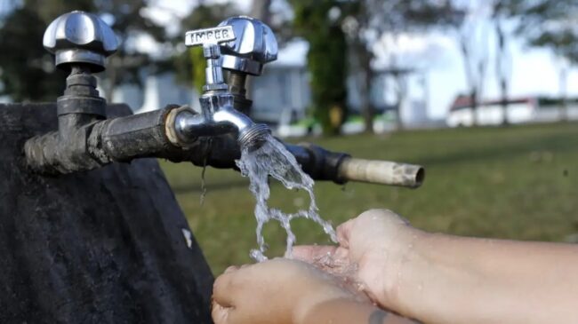 Com a escassez crescente, muitas prefeituras estão intensificando suas campanhas de conscientização