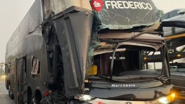 Frederico postou a foto do ônibus da dupla em sua rede social