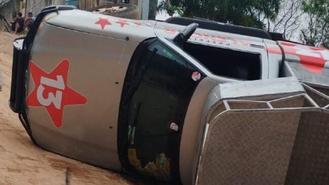 Caminhão com candidato do PT sofreu acidente em Guarulhos neste sábado