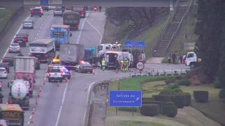 Cerca de 5 quilômetros de congestionamento são registrados na rodovia por conta deste acidente