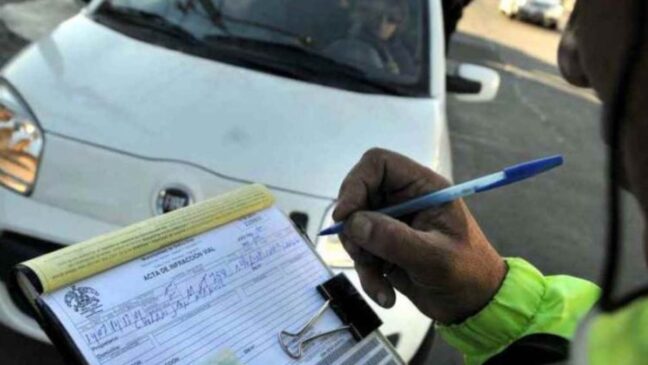 Segundo a normativa, esses veículos devem possuir retrovisores ajustados para garantir uma visão completa ao redor do carro