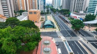 A estação de Moema é um dos principais meios de transporte do bairro