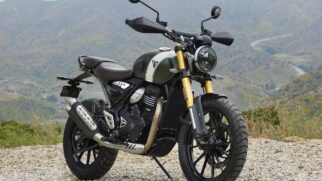 A moto conta com motor monocilíndrico com 40 cavalos de potência