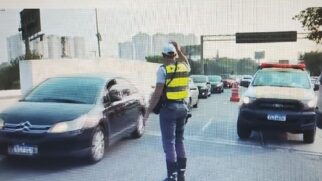 Polícia Militar Rodoviária prendeu condutor do caminhão na Marginal Tietê