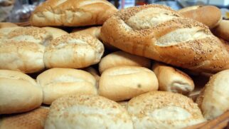 Desde pães artesanais fresquinhos até opções de bolos e cafés especiais, as padarias de Moema oferecem ambientes acolhedores e sabores que encantam. 
