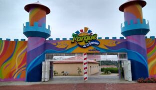 Dentro do Parque da Criança, em Indaiatuba, há um parque aquático para crianças e adolescentes de até 15 anos