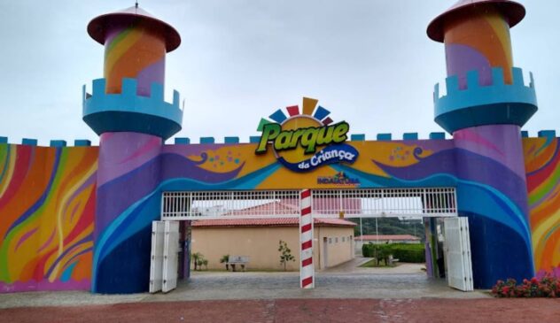 Dentro do Parque da Criança, em Indaiatuba, há um parque aquático para crianças e adolescentes de até 15 anos