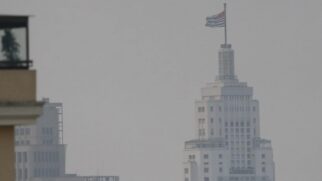 Neste sábado (14), a agência suíça IQAir revelou que São Paulo lidera o ranking das grandes cidades com a pior qualidade do ar do planeta