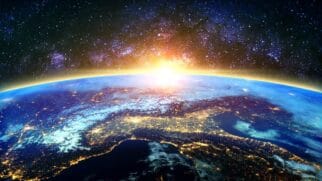 Uma anomalia magnética atinge o Atlântico Sul, fazendo com que a região tenha um campo magnético terrestre anormalmente baixo, o que interfere no funcionamento de satélites artificiais e em voos intercontinentais