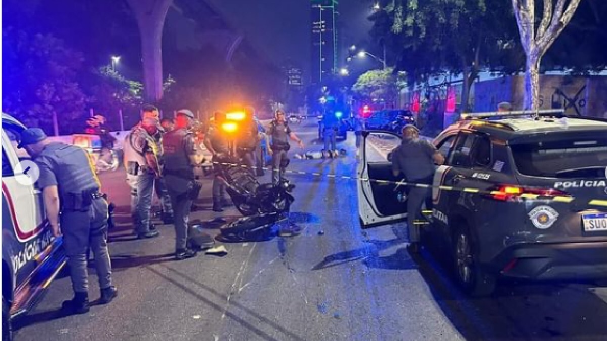 Acidente aconteceu no final da madrugada desta quarta-feira; trânsito ainda está lento