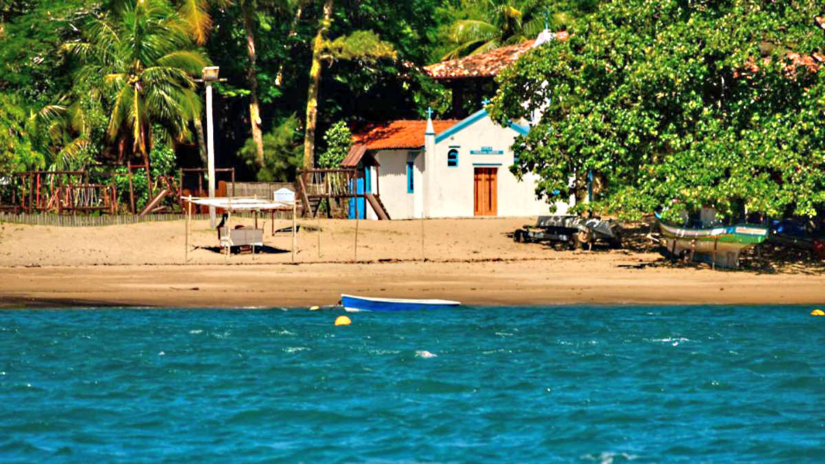 Praia da Armação, um dos principais pontos turísticos de Ilhabela