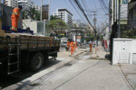 Alameda dos Nhambiquaras em obras no trecho compreendido entre a avenida dos Bandeirantes até a avenida Professor Ascendino Reis