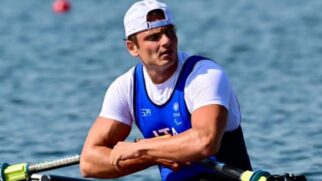 Remador paralímpico perde bronze por levar celular em barco