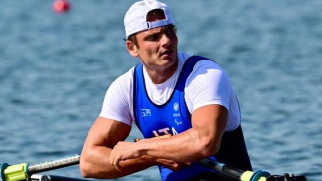 Remador paralímpico perde bronze por levar celular em barco