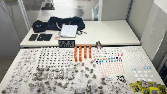 Polícia apreendeu celulares e anotações relacionadas ao tráfico de drogas