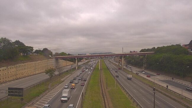 Congestionamento chega a quase 1 hora nas rodovias que entram em São Paulo