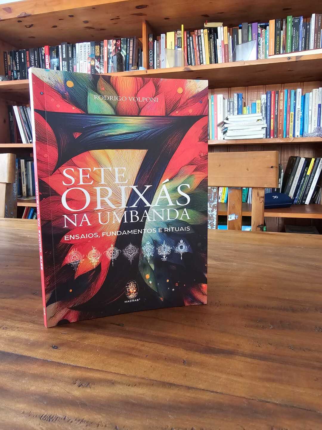 Livro tem capítulos dedicados a cada um dos orixás