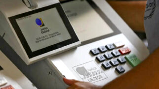 Ausência no 1&ordm; turno não impede que os eleitores aptos de exercer o direito de voto na segunda etapa de votação