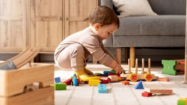 Com esses brinquedos, as crianças conseguem além de se divertir, também se desenvolver, desde os primeiros meses de vida