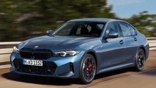 O novo '330e M Sport' é equipado com faróis full-led adaptativos, sistemas 'Parking Assistant Plus' e 'Reversing Assist'