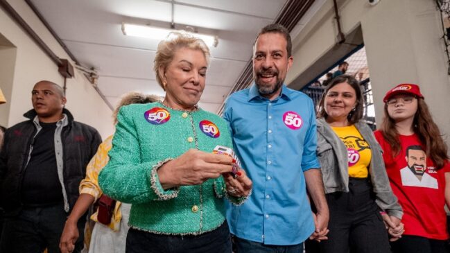 Marta e Boulos durante votação neste segundo turno