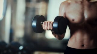O bulking representa a fase em que a pessoa passa a consumir muito mais calorias do que o corpo gasta