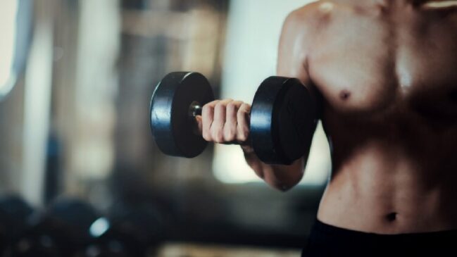 O bulking representa a fase em que a pessoa passa a consumir muito mais calorias do que o corpo gasta
