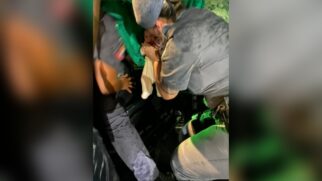 Policiais do 27° Batalhão de Polícia Militar Metropolitano salvaram recém-nascida