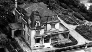 Vista aérea da Casa das Rosas, casarão localizado na Avenida Paulista. (Foto de 03.1985)