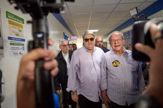 Datena e José Aníbal, presidente do PSDB-SP, durante votação neste domingo