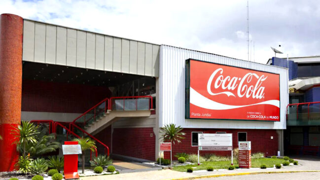 Programa de estágio da Coca-Cola possui duração de até dois anos