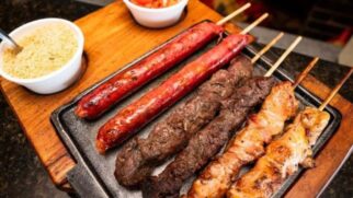 Bar oferece rodízio de espetos por R$ 50 no ABC Paulista