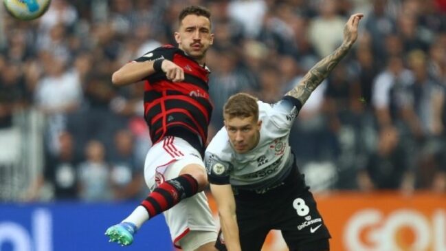 Corinthians e Flamengo se enfrentam, neste domingo, no Brasileirão