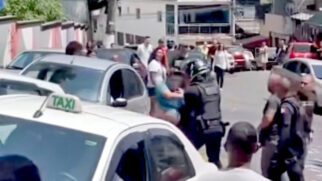 Dentro da mochila do rapaz havia alguns 'santinhos'